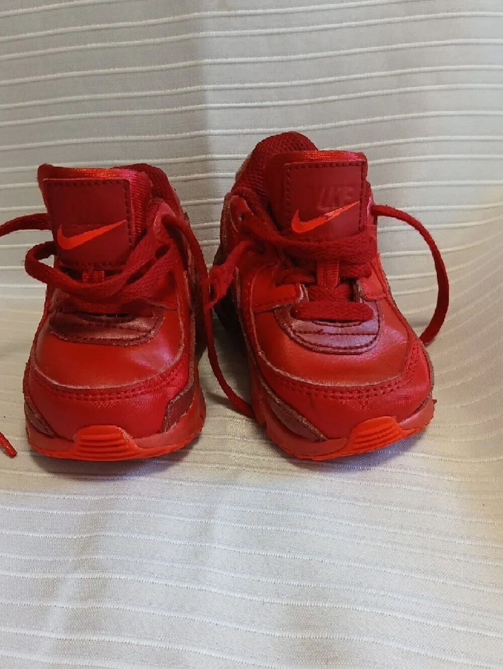 Nike Kids Red Low-Top Sneakers